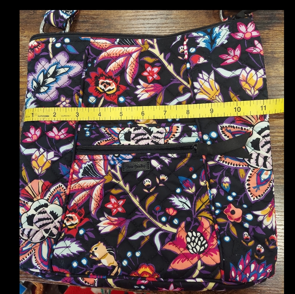 Vera Bradley Zip Top Hipster Cross Body Purse, Foxwood, Animal Black Floral.